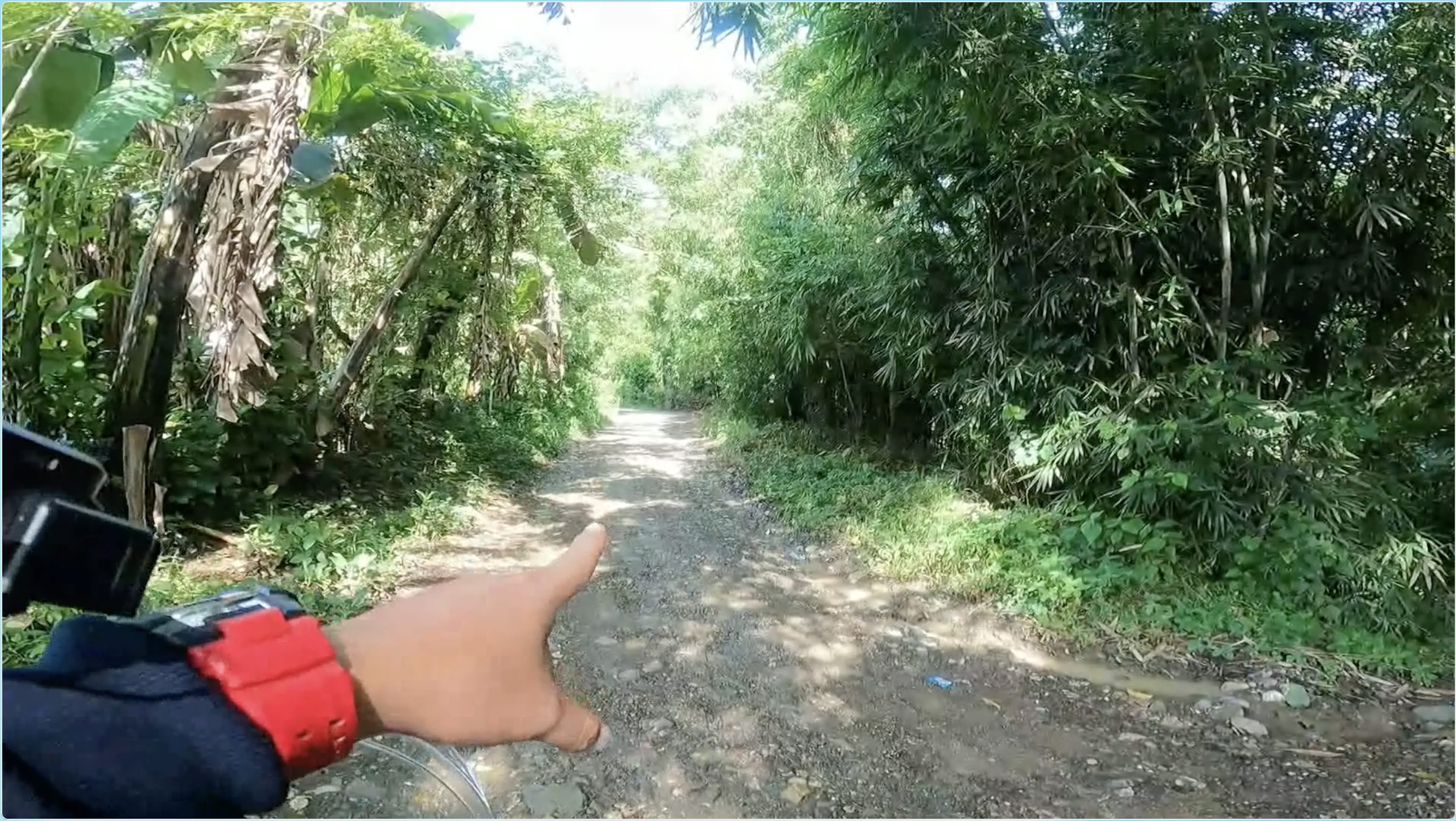 Hand pointing along the road coming from Marilaque Highway